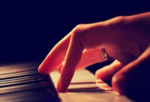 马刺关键时刻逆袭,怀特携手助攻